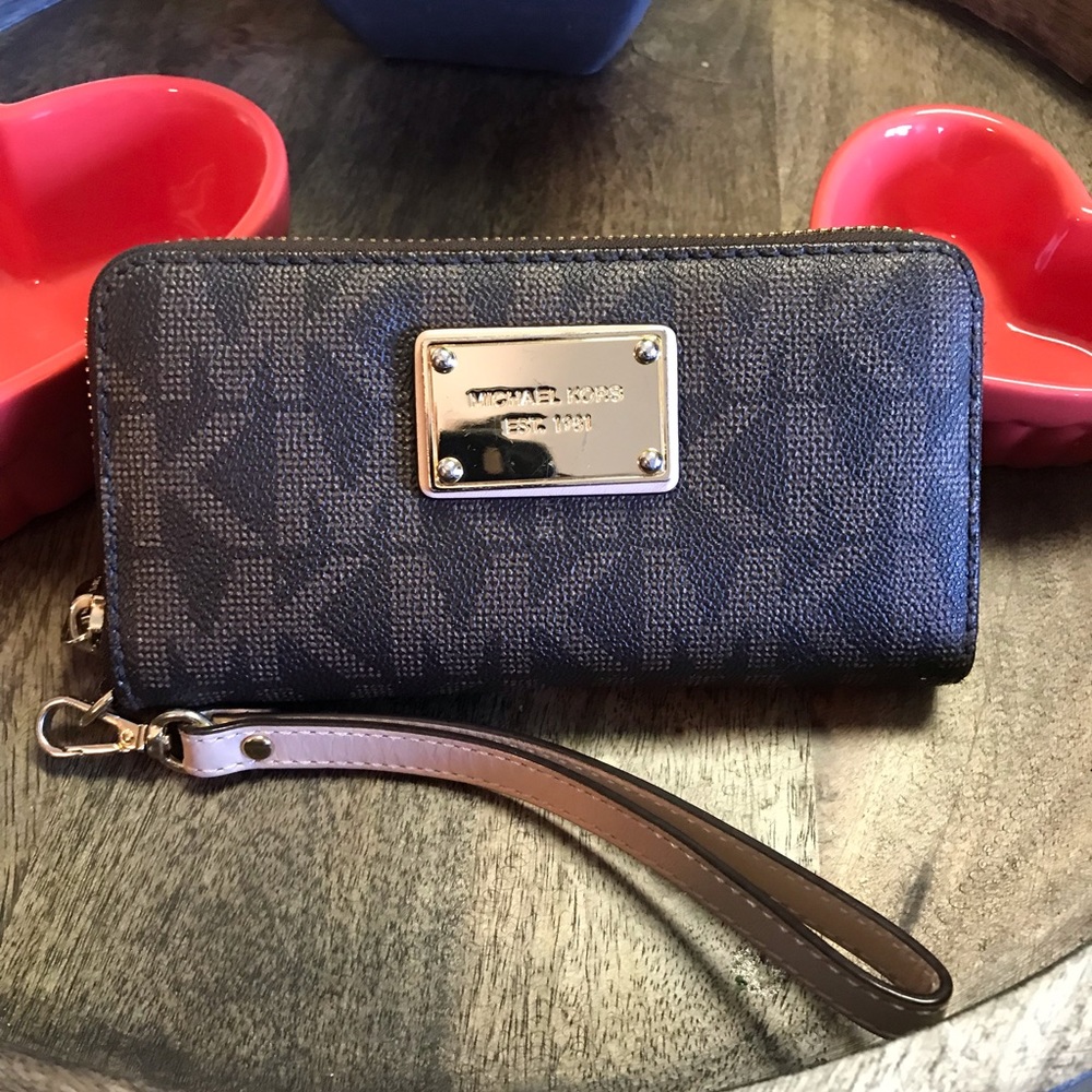 Michael Kors Wallet - zip around